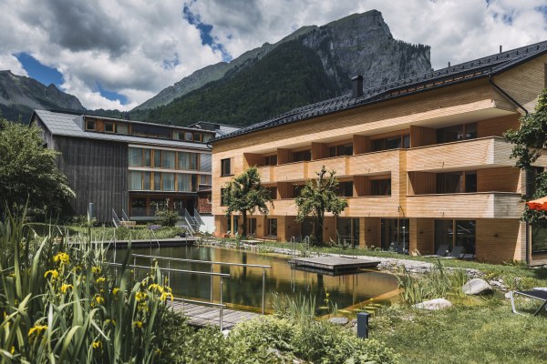 Hotel Krone Au_Garten und Neubau_1(c) A. Lamprecht.jpg