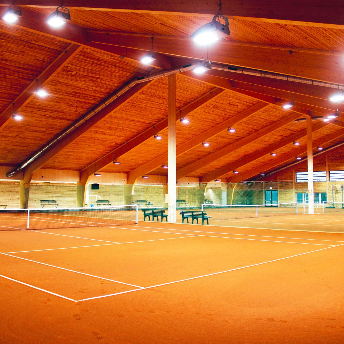 Tennishalle Bad Schussenried - Low-Tech Gebäude - Bildnachweis: Franz Walser Holzbau