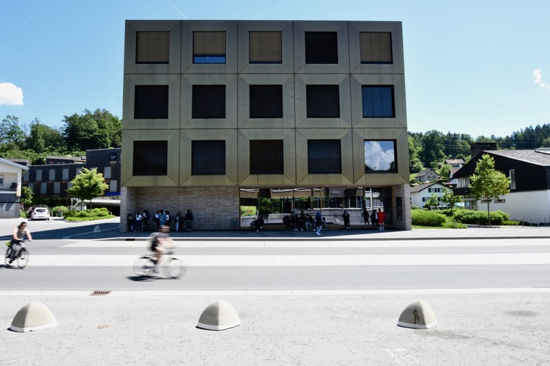 Musikschule und Bibliothek Wolfurt, Neubau mit hinterlüftetem Klinkermauerwerk