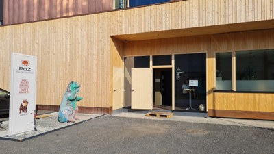 Neubau eines Firmendomizils aus Holz und Lehm